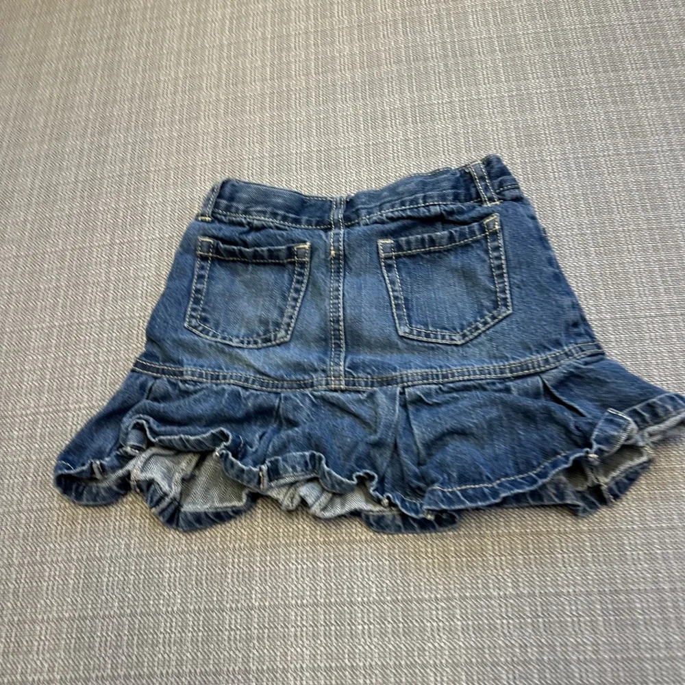 Gymboree Ruffle Denim Skirt‎ size 5 Snowflake Embroidery Adjustable Waist Cute